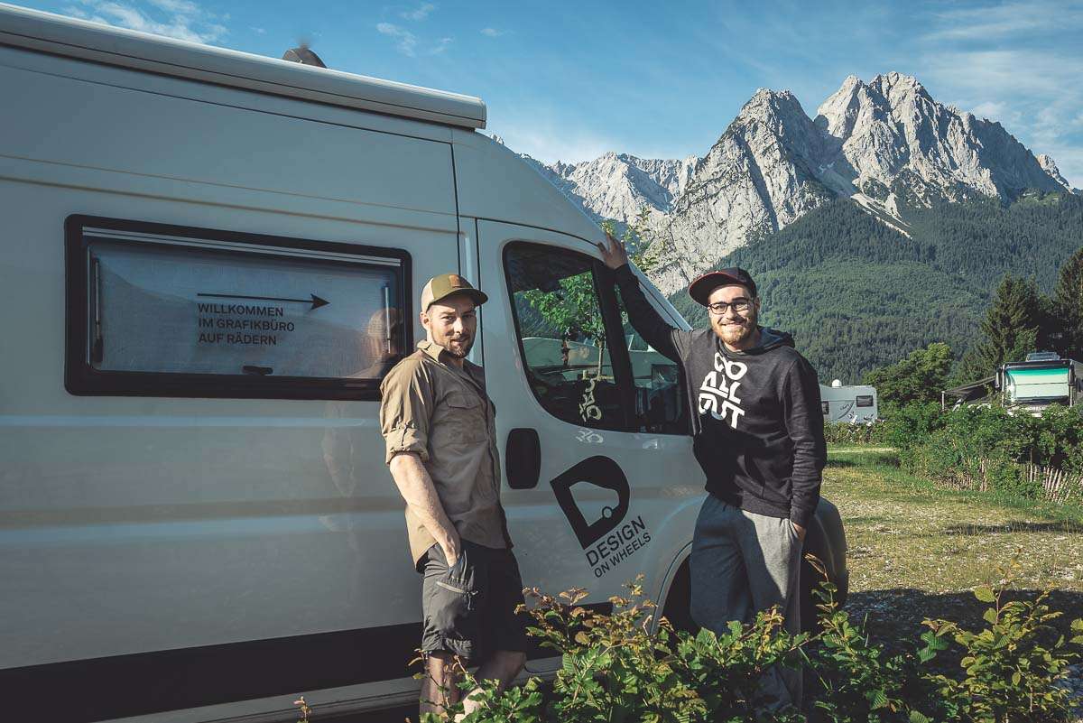 Zugspitze - Adrian und Alex auf dem Roadtrip um die Alpen