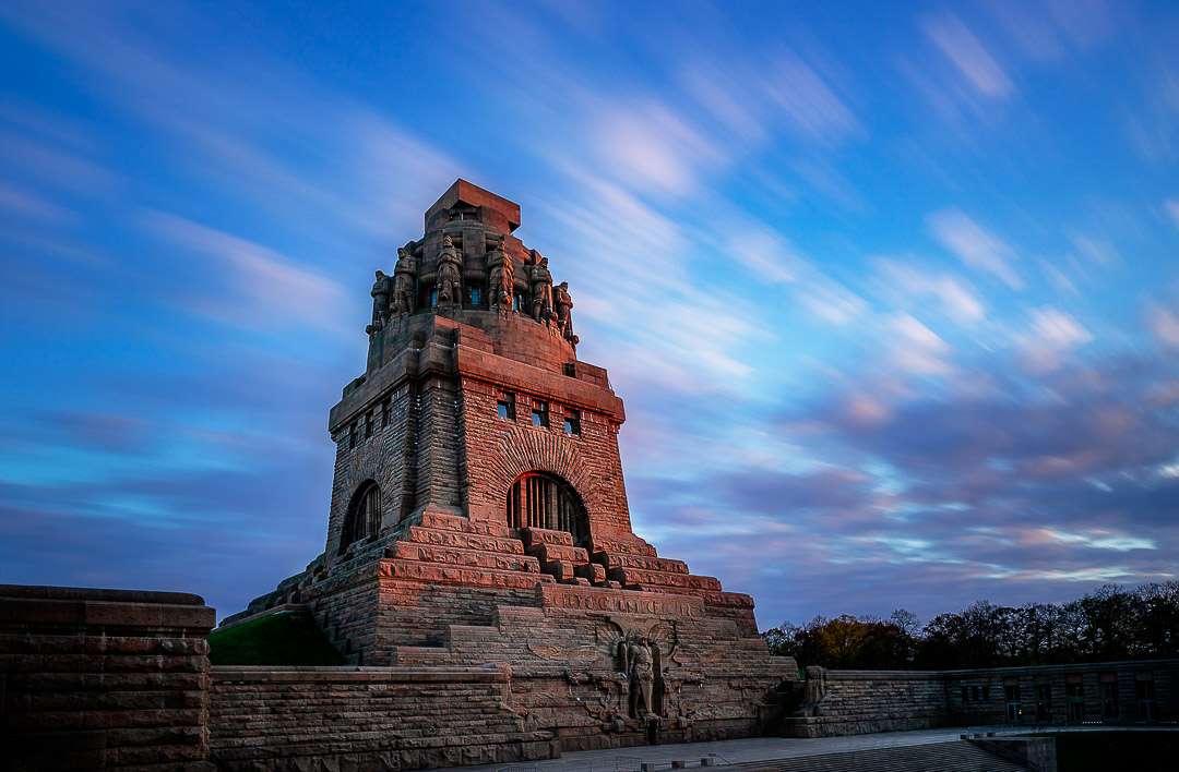 völkerschlachtdenkmal-leipzig-sonnenuntergang-ahoi-adventures-blog